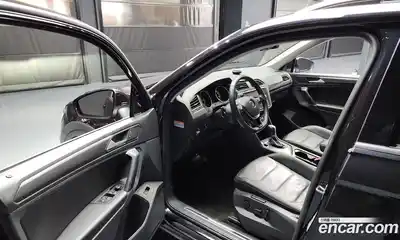 Volkswagen Tiguan 2018 2.0 Автомат в Москве № 215281, миниатюра 11