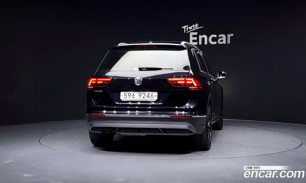 Volkswagen Tiguan 2018 2.0 Автомат в Москве № 215281, фото 14