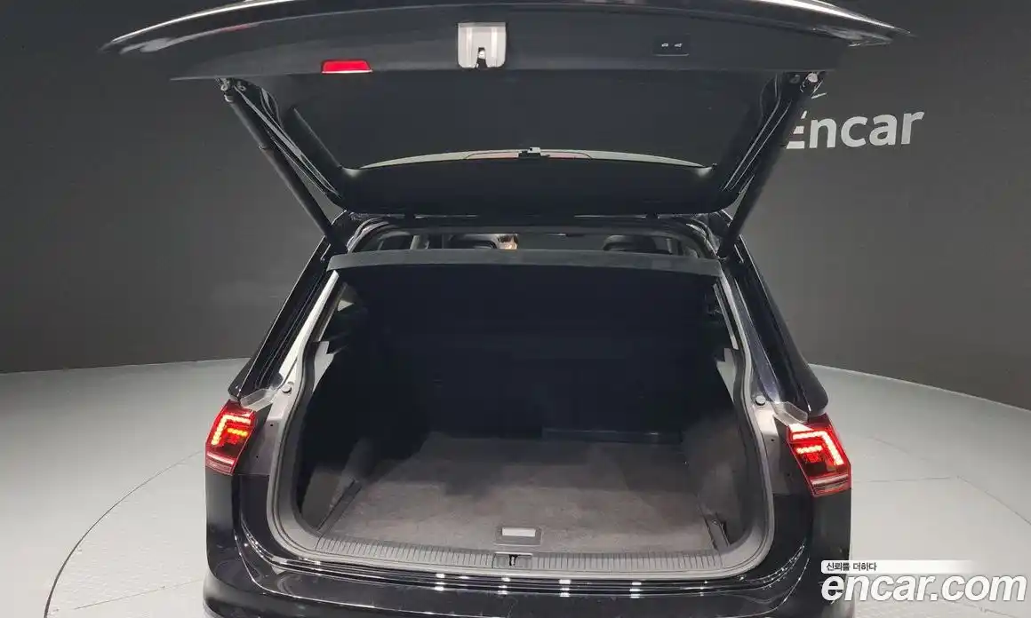 Volkswagen Tiguan 2018 2.0 Автомат в Москве № 215281, фото 17