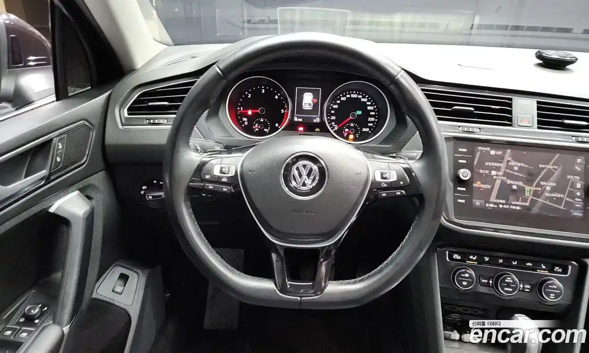 Volkswagen Tiguan 2018 2.0 Автомат в Москве № 215281, фото 3