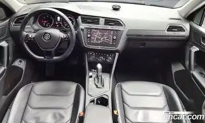 Volkswagen Tiguan 2018 2.0 Автомат в Москве № 215281, миниатюра 4