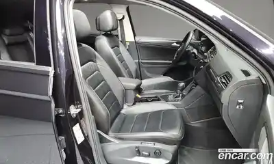 Volkswagen Tiguan 2018 2.0 Автомат в Москве № 215281, миниатюра 7