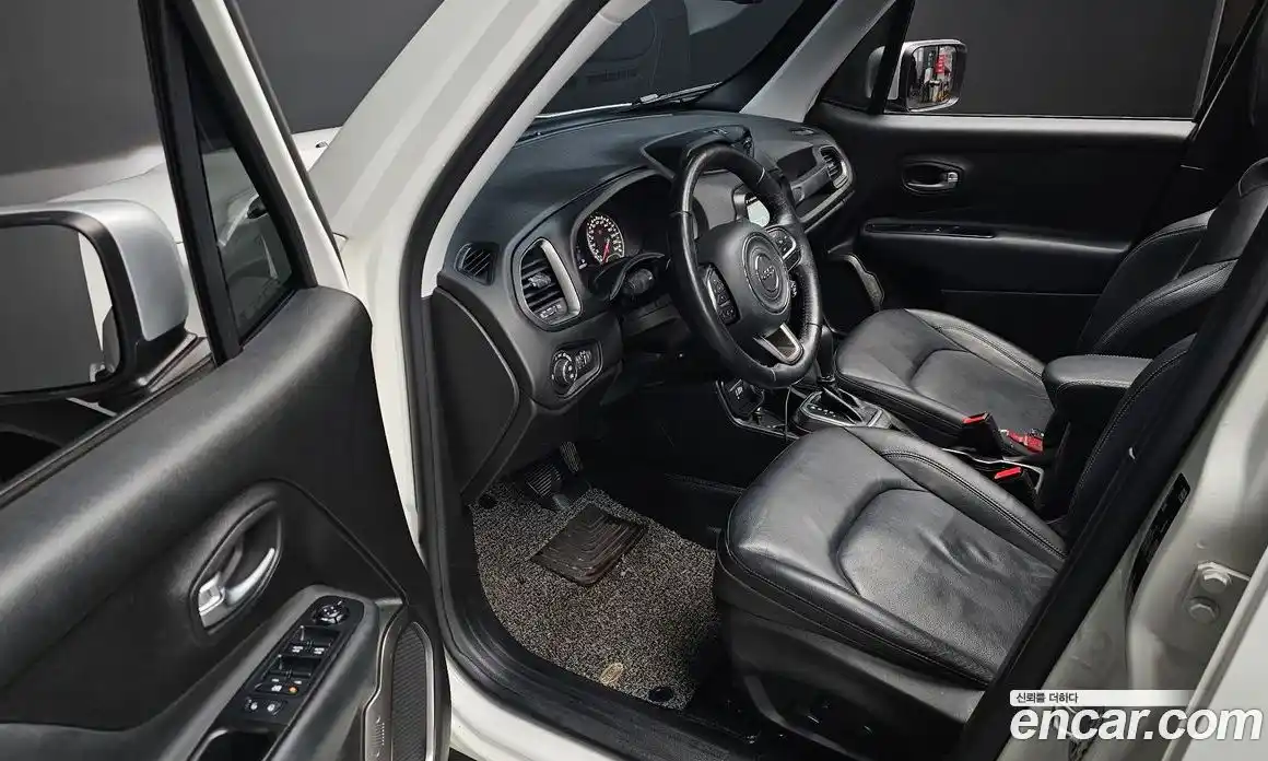 Jeep Renegade 2018 2.0 Автомат в Москве № 232643, фото 14