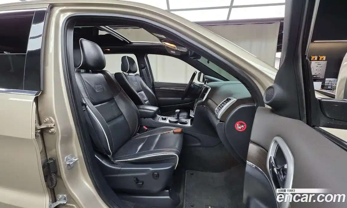 Jeep Cherokee 2014 3.0 Автомат в Москве № 232772, фото 19