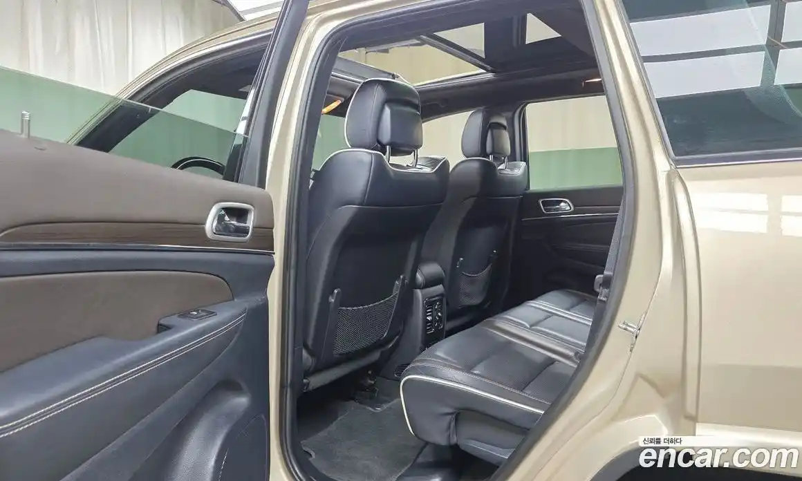 Jeep Cherokee 2014 3.0 Автомат в Москве № 232772, фото 10