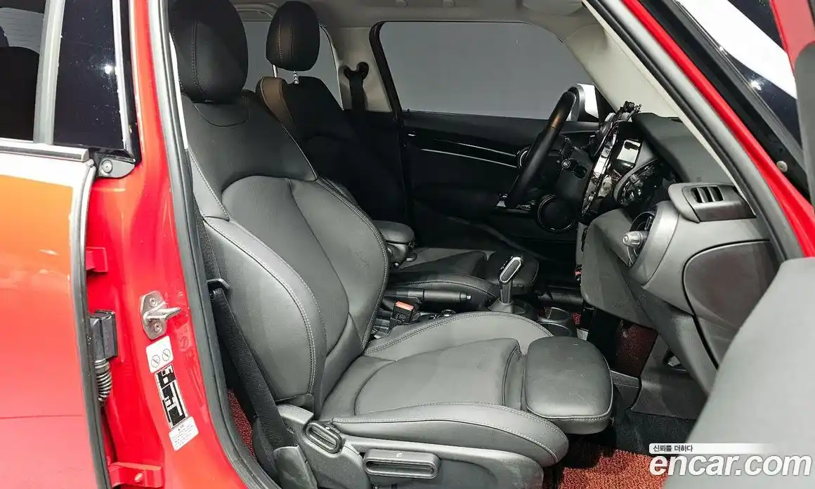 Mini Cooper 2024 1.5 Автомат в Москве № 271863, фото 3