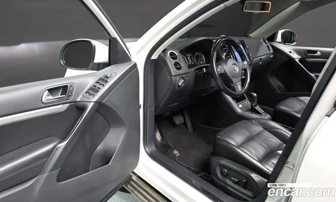 Volkswagen Tiguan 2013 2.0 Автомат в Москве № 277629, фото 11
