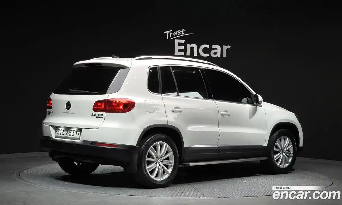 Volkswagen Tiguan 2013 2.0 Автомат в Москве № 277629, фото 3
