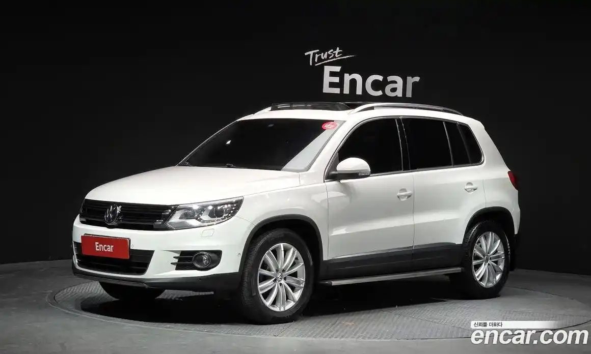 Volkswagen Tiguan 2013 2.0 Автомат в Москве № 277629, фото 4