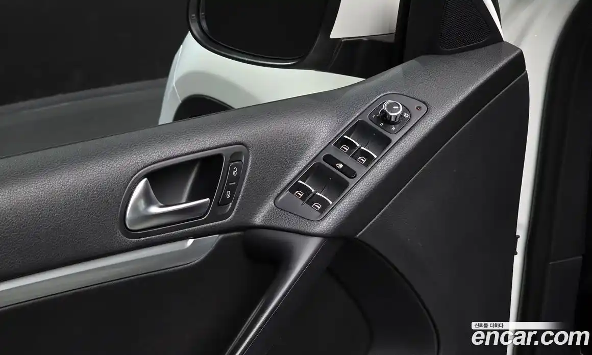 Volkswagen Tiguan 2013 2.0 Автомат в Москве № 277629, фото 8