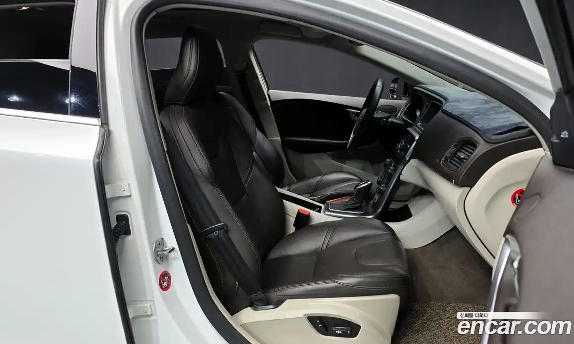 Volvo V40 2015 1.6 Автомат в Москве № 326089, фото 12