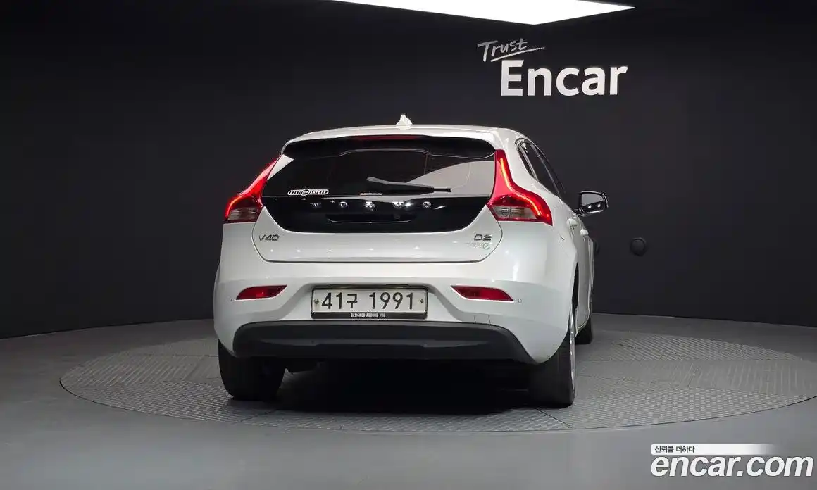 Volvo V40 2015 1.6 Автомат в Москве № 326089, фото 13