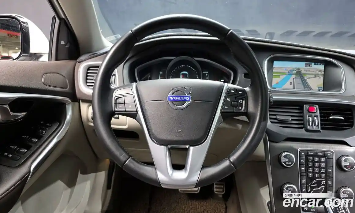 Volvo V40 2015 1.6 Автомат в Москве № 326089, фото 14