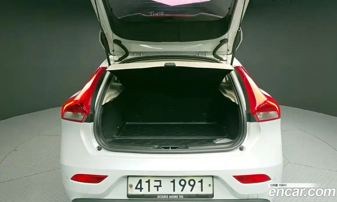 Volvo V40 2015 1.6 Автомат в Москве № 326089, фото 18