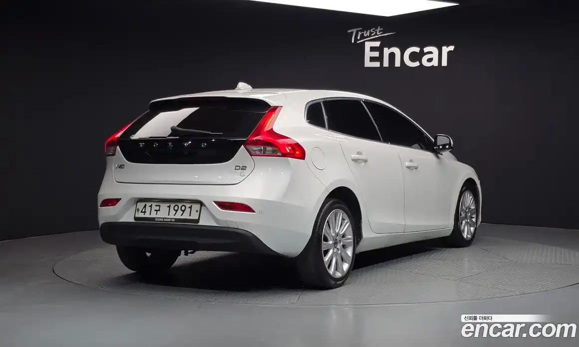 Volvo V40 2015 1.6 Автомат в Москве № 326089, фото 19