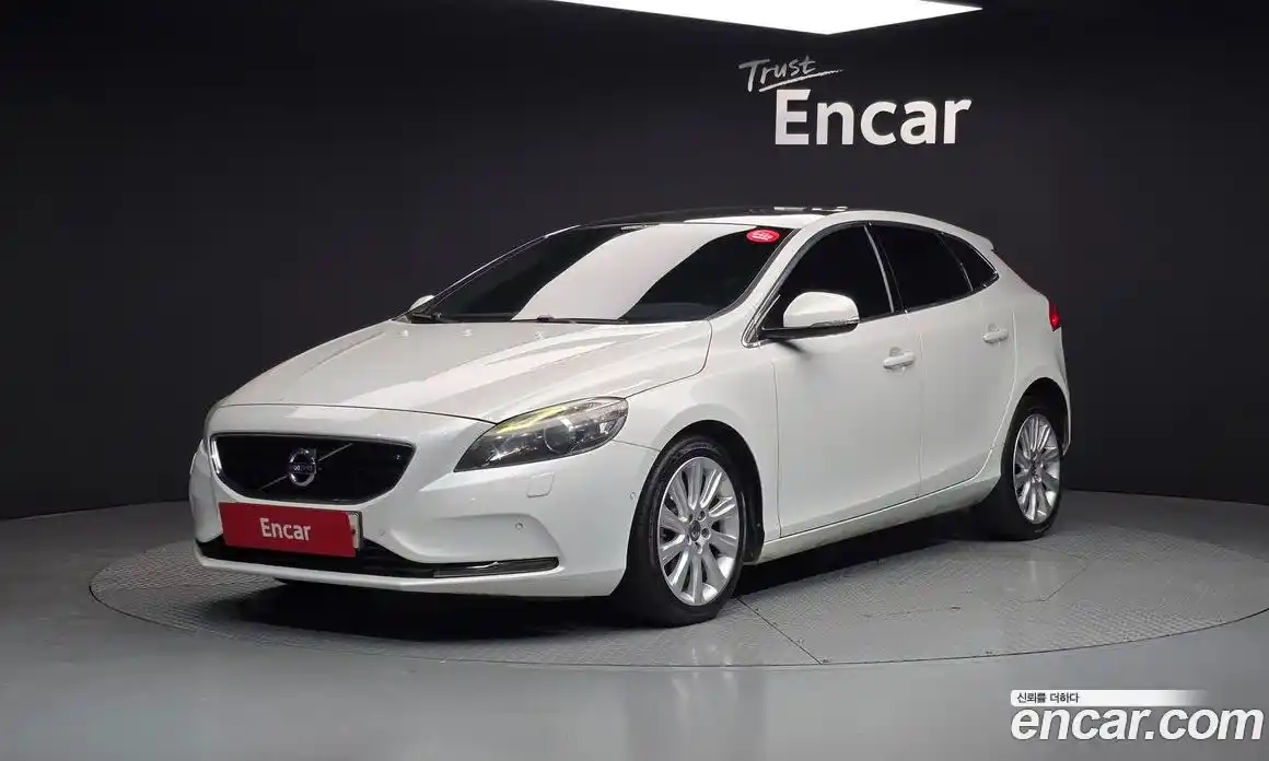 Volvo V40 2015 1.6 Автомат в Москве № 326089, фото 3