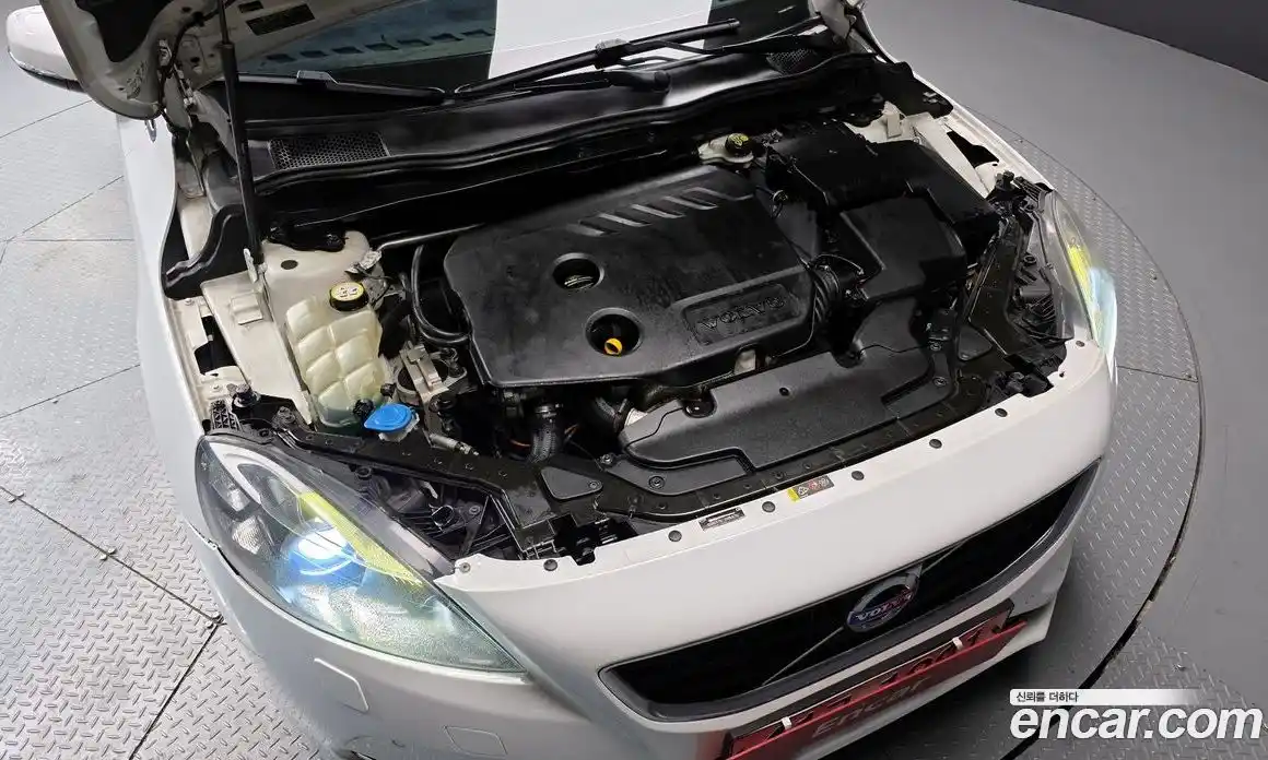 Volvo V40 2015 1.6 Автомат в Москве № 326089, фото 9