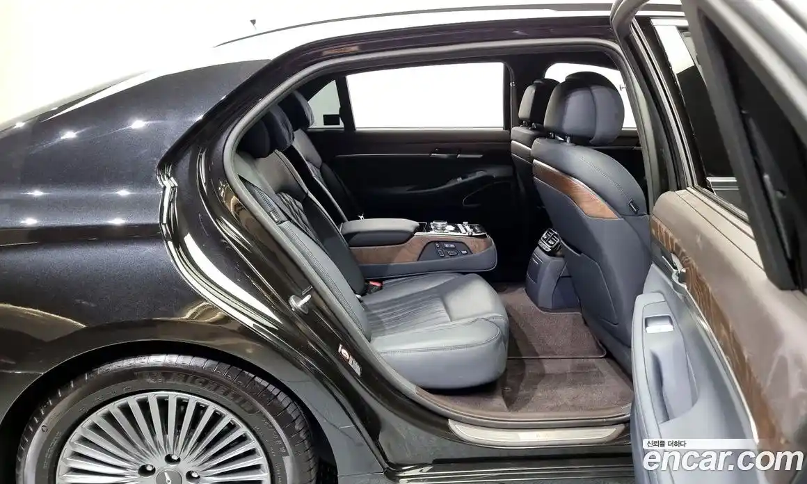 Genesis G90 2019 3.8 Автомат в Москве № 82536, фото 19