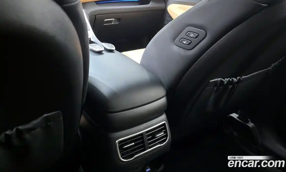 Hyundai Santa Fe 2023 2.5 Автомат в Москве № 108018, фото 4