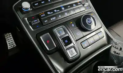 Hyundai Santa Fe 2023 1.6 Автомат в Москве № 111898, миниатюра 2