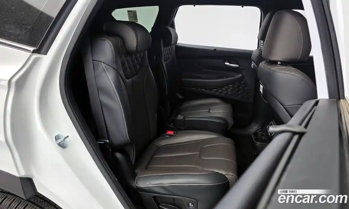 Hyundai Santa Fe 2023 1.6 Автомат в Москве № 111898, фото 7