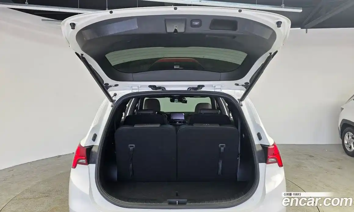 Hyundai Santa Fe 2023 1.6 Автомат в Москве № 111898, фото 9