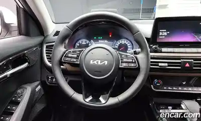 Kia Seltos 2022 1.6 Автомат в Москве № 132131, миниатюра 3