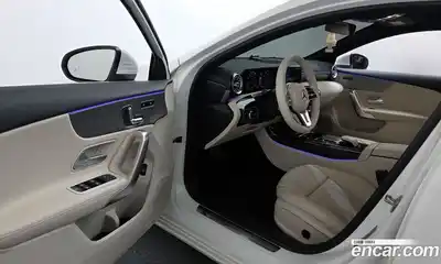 Mercedes-Benz A-Class 2021 2.0 Автомат в Москве № 137543, миниатюра 4