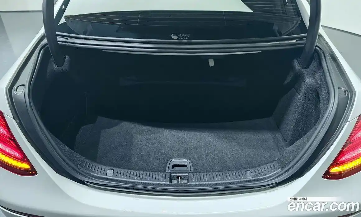 Mercedes-Benz E-Class 2019 2.0 Автомат в Москве № 142346, фото 11