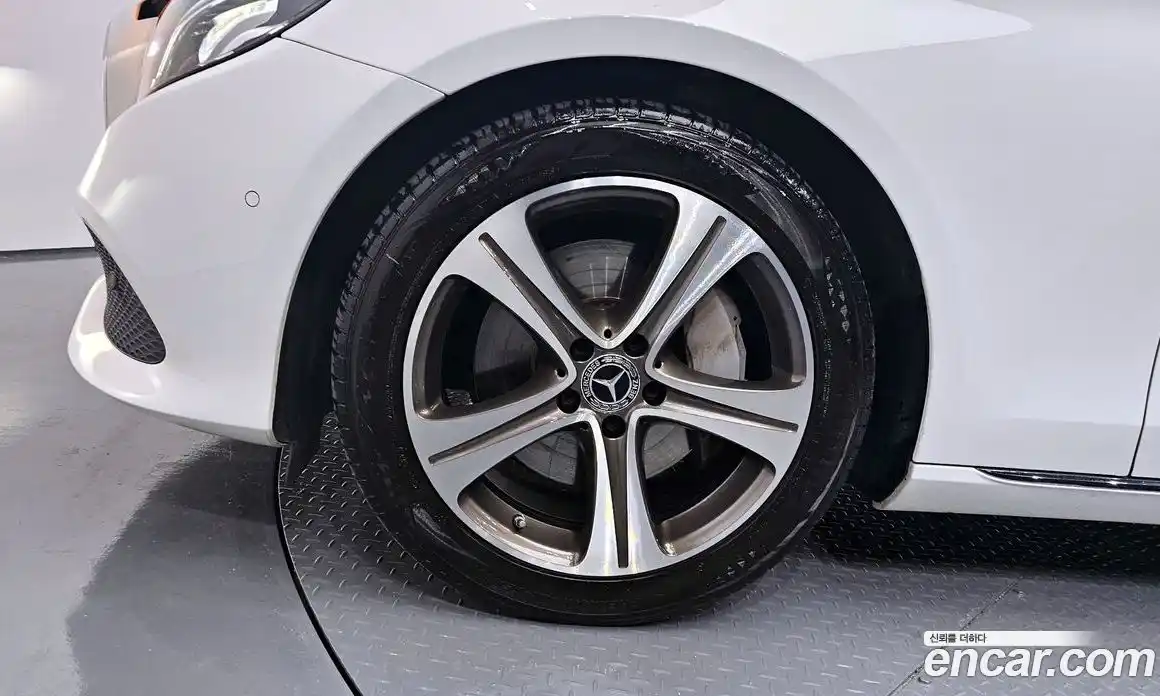 Mercedes-Benz E-Class 2019 2.0 Автомат в Москве № 142346, фото 14