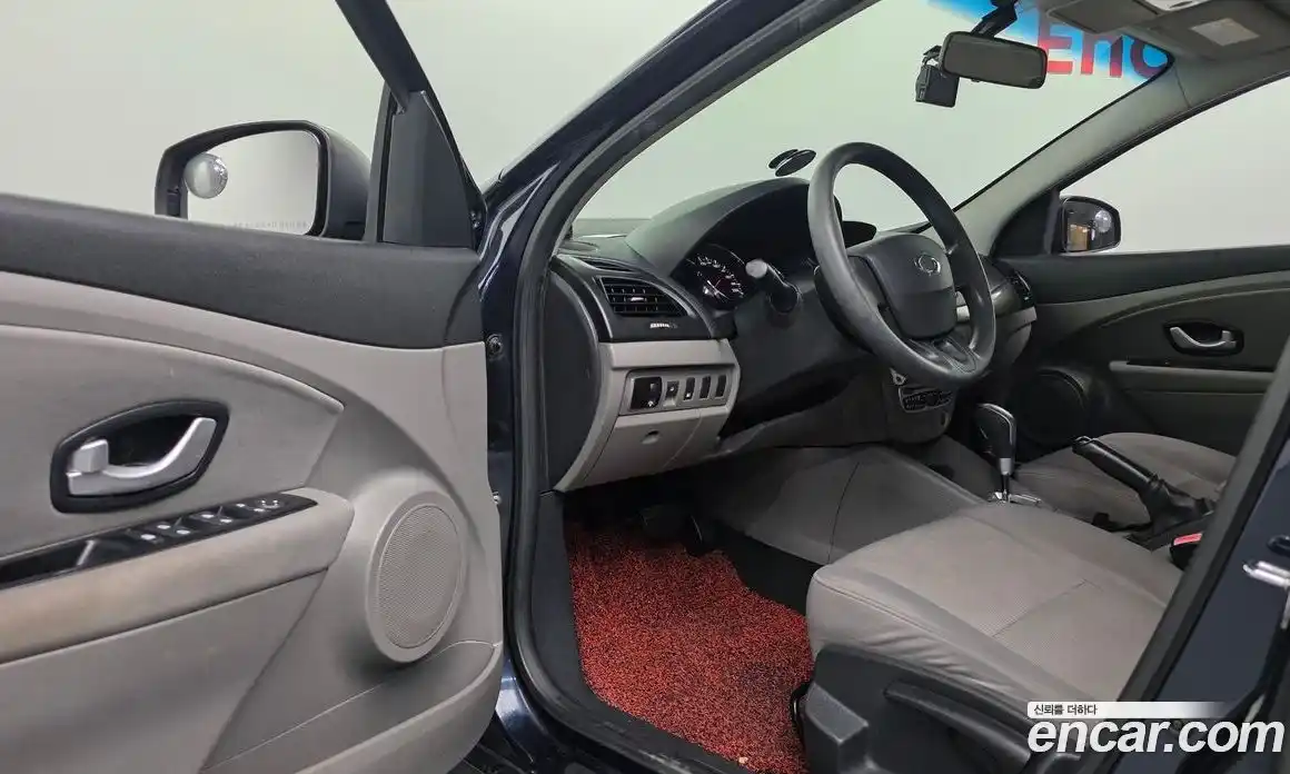 Renault SM3 2010 1.6 Автомат в Москве № 148411, фото 17