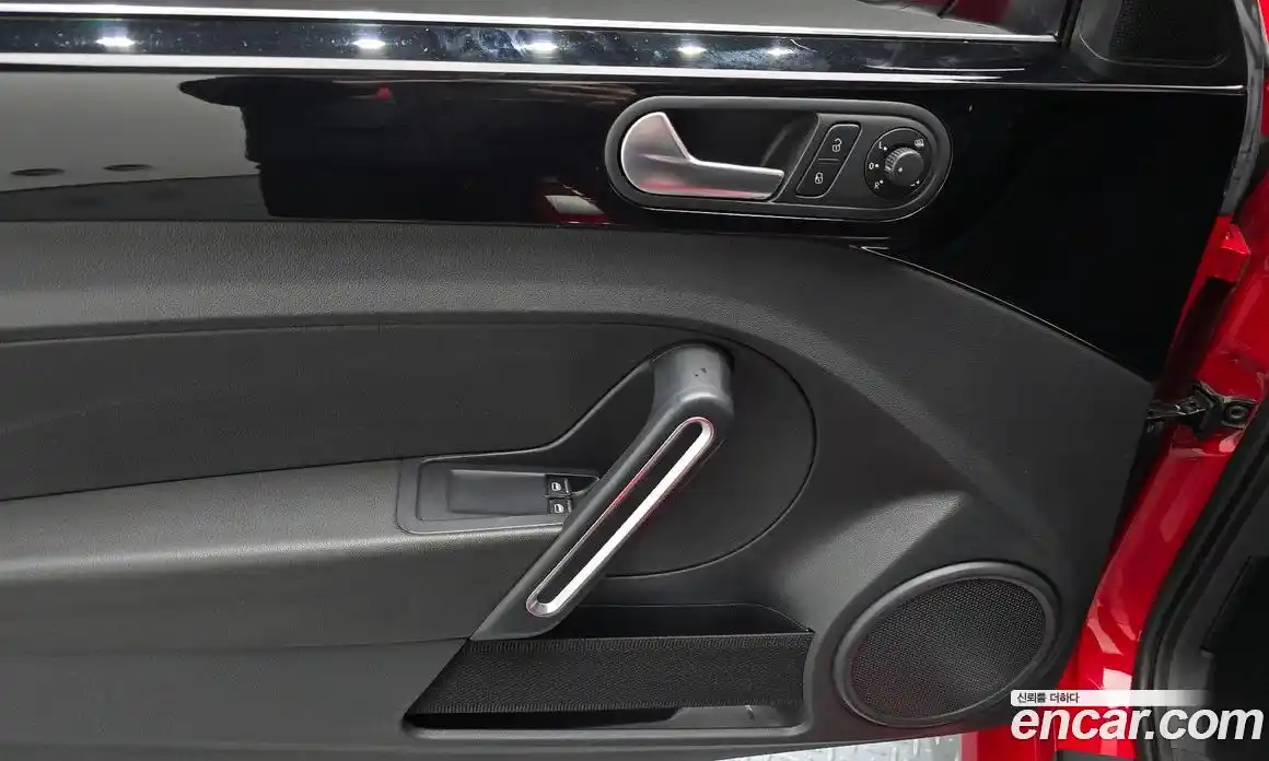 Volkswagen Beatle 2014 2.0 Автомат в Москве № 168837, фото 11