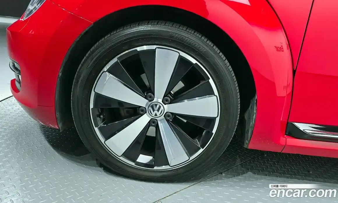 Volkswagen Beatle 2014 2.0 Автомат в Москве № 168837, фото 17