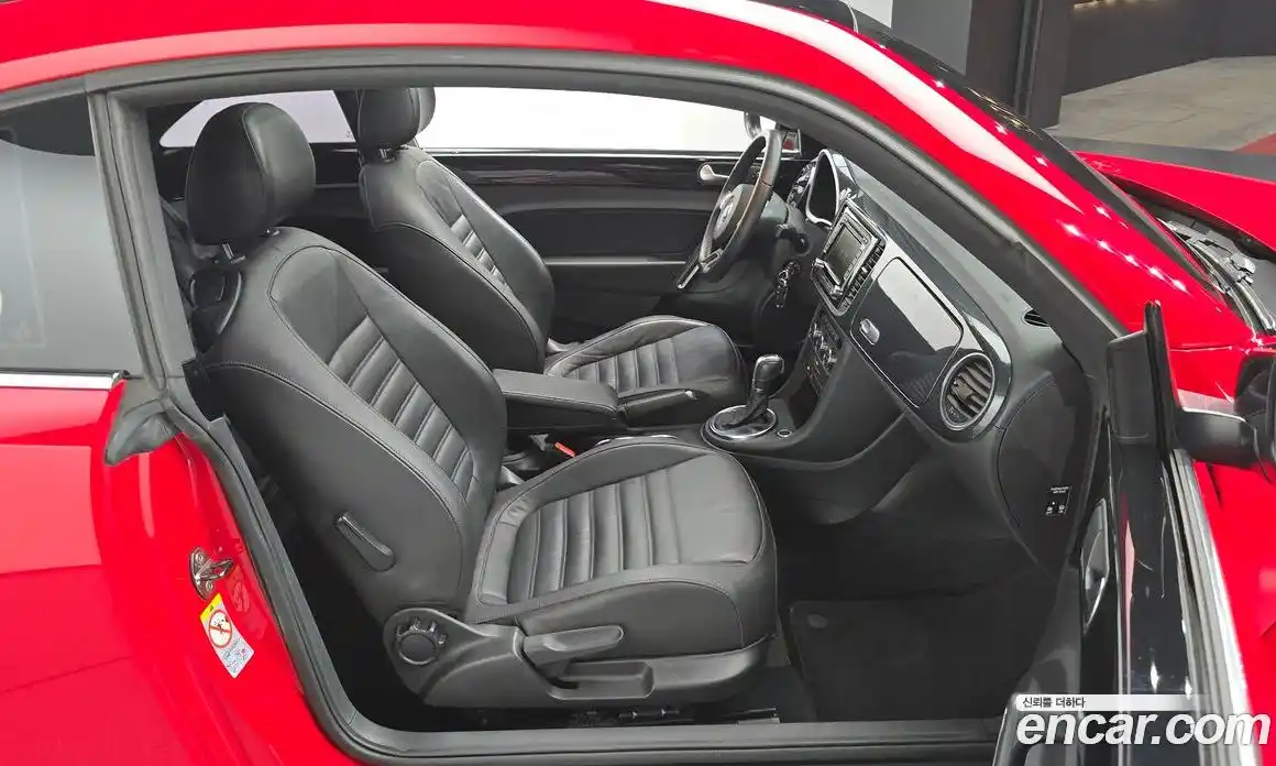 Volkswagen Beatle 2014 2.0 Автомат в Москве № 168837, фото 19