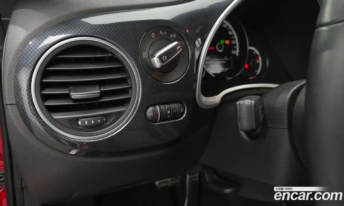 Volkswagen Beatle 2014 2.0 Автомат в Москве № 168837, фото 6