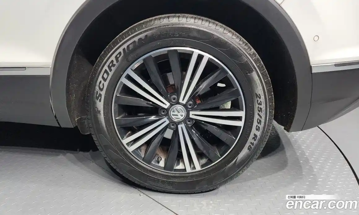 Volkswagen Tiguan 2020 2.0 Автомат в Москве № 169099, фото 13