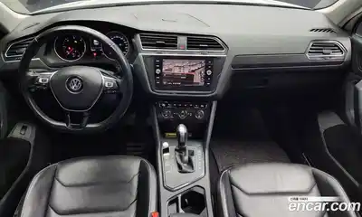 Volkswagen Tiguan 2020 2.0 Автомат в Москве № 169099, миниатюра 3