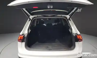 Volkswagen Tiguan 2020 2.0 Автомат в Москве № 169099, миниатюра 4