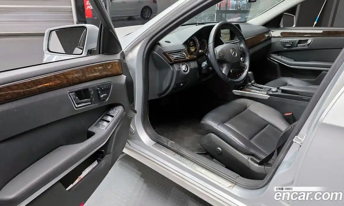 Mercedes-Benz E-Class 2011 1.8 Автомат в Москве № 195089, фото 11