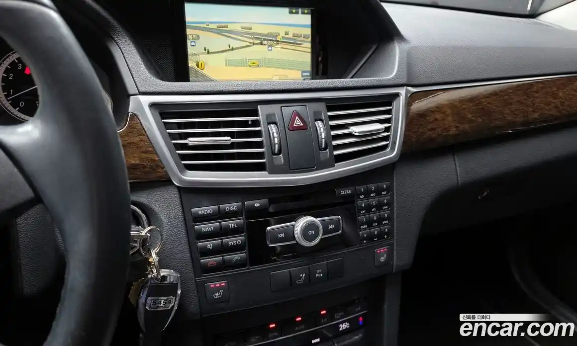 Mercedes-Benz E-Class 2011 1.8 Автомат в Москве № 195089, фото 3