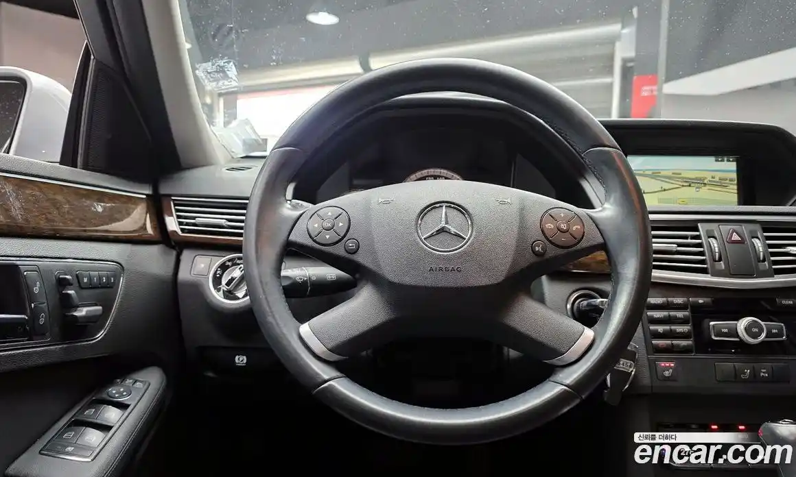 Mercedes-Benz E-Class 2011 1.8 Автомат в Москве № 195089, фото 4