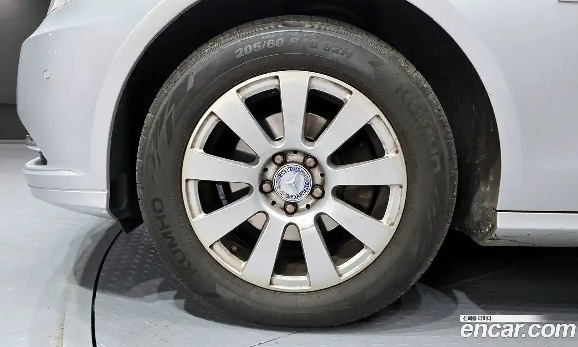 Mercedes-Benz E-Class 2011 1.8 Автомат в Москве № 195089, фото 9