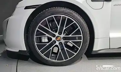 Porsche Taycan 2021 0.1 Автомат в Москве № 197373, миниатюра 2