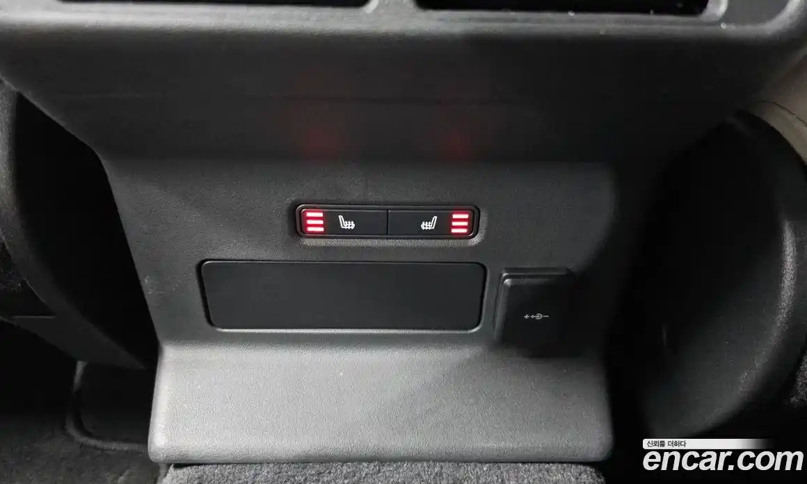 Land Rover Range-Rover Velar 2023 2.0 Автомат в Москве № 198105, фото 3