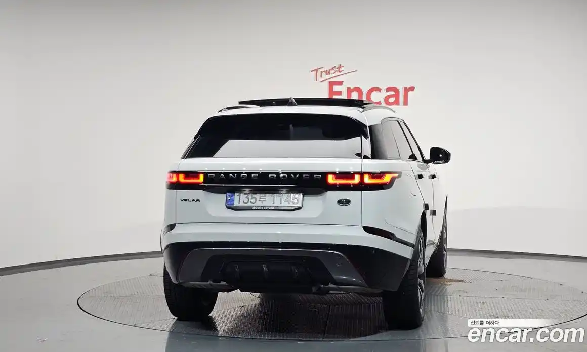 Land Rover Range-Rover Velar 2023 2.0 Автомат в Москве № 198105, фото 4