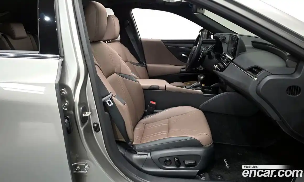 Lexus ES 2025 2.5 Автомат в Москве № 198750, фото 17