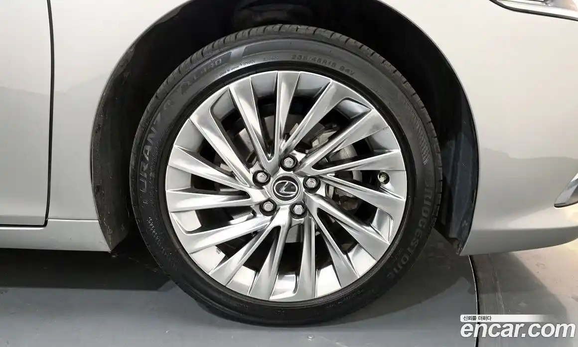 Lexus ES 2025 2.5 Автомат в Москве № 198750, фото 18