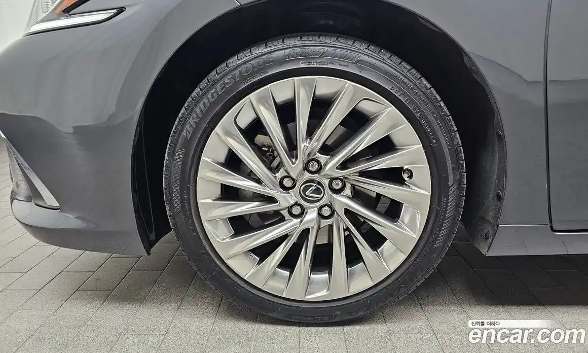 Lexus ES 2023 2.5 Автомат в Москве № 198863, фото 12