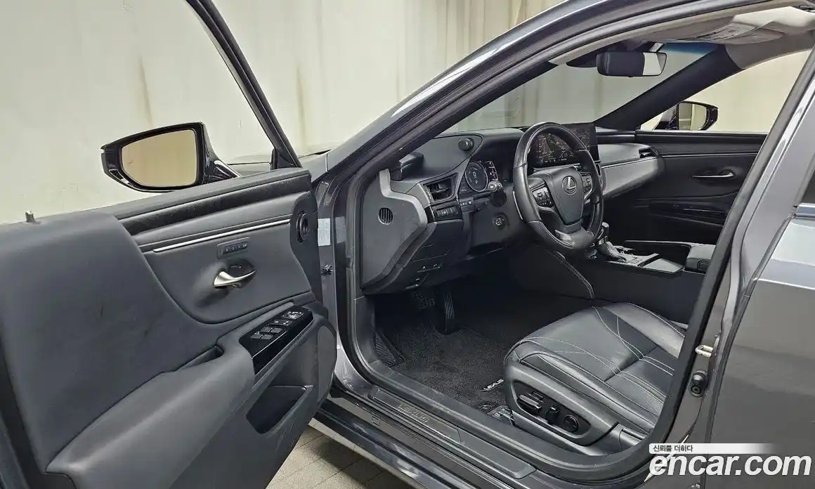 Lexus ES 2023 2.5 Автомат в Москве № 198863, фото 16