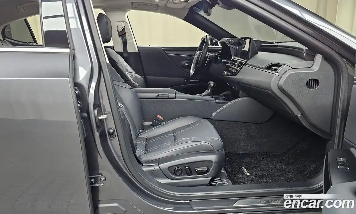 Lexus ES 2023 2.5 Автомат в Москве № 198863, фото 19